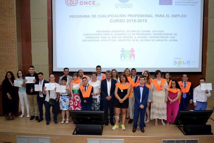 FOTO 1 JUNIO 13 2019 GRADUACIÓN ESTUDIANTES CON DIVERSIDAD FUNCIONAL