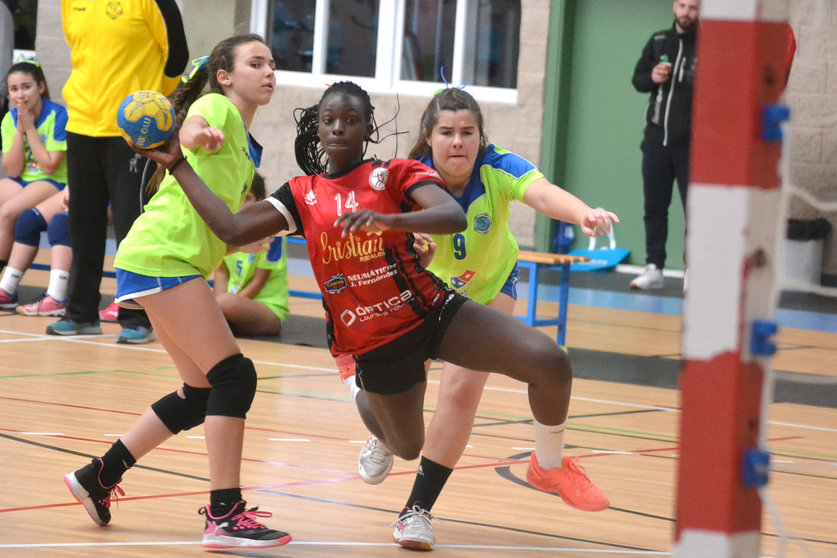 Laura Biepar, jugadora Club Balonmano Roquetas.